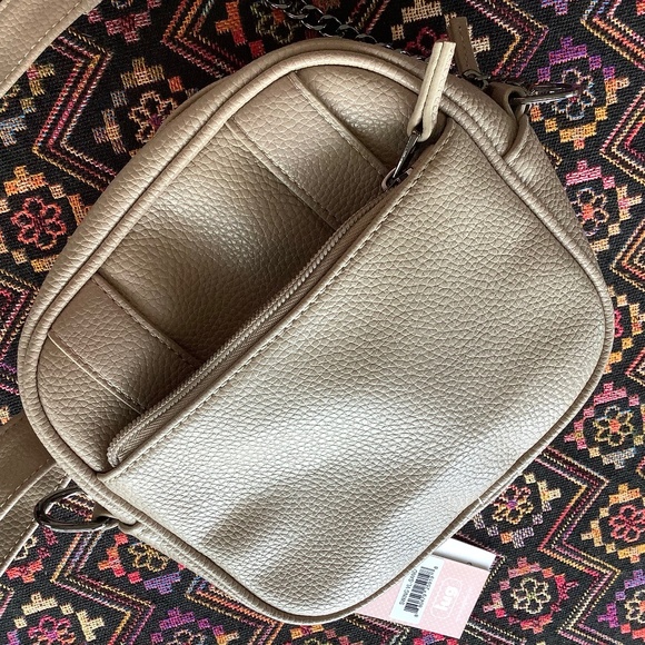 Lug Swing VL convertible crossbody / shoulder / belt bag in sand - Picture 3 of 8